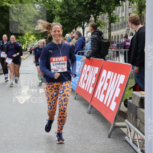14.06.2026 - REWE Women's Run Strokosch-Dieckow http://msf.ph/oto/9787632 14.06.2026 10:18:18 Ziel 10157, 10515, 10707, 10851, 10865, 10866, 11189, 11314, 11449 meine-sportfotos.de