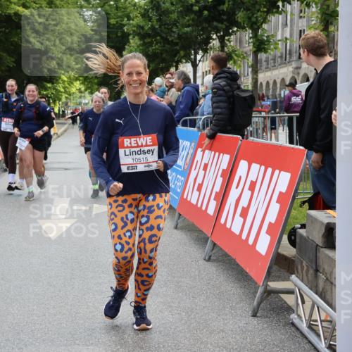 14.06.2026 - REWE Women's Run Strokosch-Dieckow http://msf.ph/oto/9787633 14.06.2026 10:18:18 Ziel 10157, 10515, 10707, 10851, 10865, 10866, 11189, 11314, 11449 meine-sportfotos.de