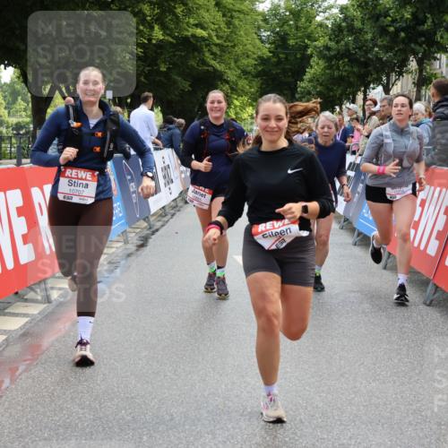 14.06.2026 - REWE Women's Run Strokosch-Dieckow http://msf.ph/oto/9787639 14.06.2026 10:18:21 Ziel 10515, 10707, 10851, 10865, 10866, 11189, 11314 meine-sportfotos.de