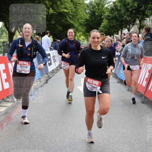 14.06.2026 - REWE Women's Run Strokosch-Dieckow http://msf.ph/oto/9787640 14.06.2026 10:18:21 Ziel 10515, 10707, 10851, 10865, 10866, 11189, 11314 meine-sportfotos.de