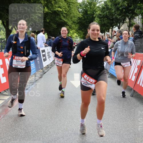 14.06.2026 - REWE Women's Run Strokosch-Dieckow http://msf.ph/oto/9787641 14.06.2026 10:18:21 Ziel 10515, 10707, 10851, 10865, 10866, 11189, 11314 meine-sportfotos.de