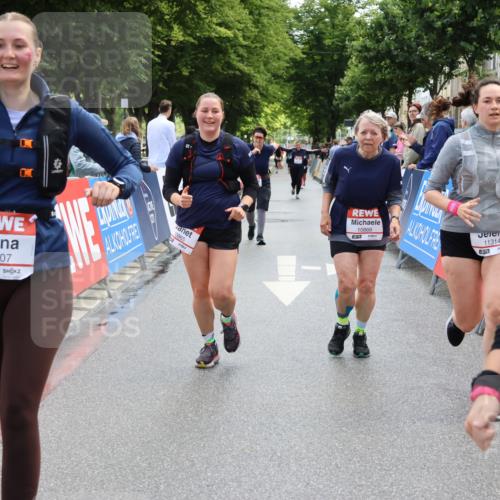 14.06.2026 - REWE Women's Run Strokosch-Dieckow http://msf.ph/oto/9787642 14.06.2026 10:18:21 Ziel 10515, 10707, 10851, 10865, 10866, 11189, 11314 meine-sportfotos.de