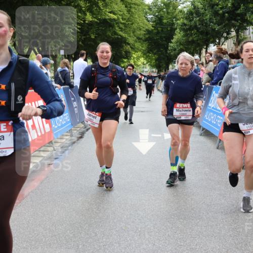 14.06.2026 - REWE Women's Run Strokosch-Dieckow http://msf.ph/oto/9787643 14.06.2026 10:18:21 Ziel 10515, 10707, 10851, 10865, 10866, 11189, 11314 meine-sportfotos.de