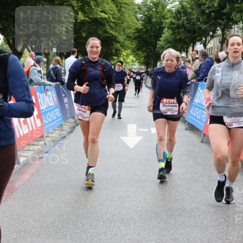 14.06.2026 - REWE Women's Run Strokosch-Dieckow http://msf.ph/oto/9787644 14.06.2026 10:18:21 Ziel 10515, 10707, 10851, 10865, 10866, 11189, 11314 meine-sportfotos.de