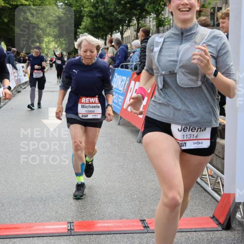 14.06.2026 - REWE Women's Run Strokosch-Dieckow http://msf.ph/oto/9787645 14.06.2026 10:18:22 Ziel 10141, 10515, 10707, 10851, 10865, 10866, 11189, 11314 meine-sportfotos.de