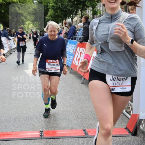 14.06.2026 - REWE Women's Run Strokosch-Dieckow http://msf.ph/oto/9787646 14.06.2026 10:18:22 Ziel 10141, 10515, 10707, 10851, 10865, 10866, 11189, 11314 meine-sportfotos.de
