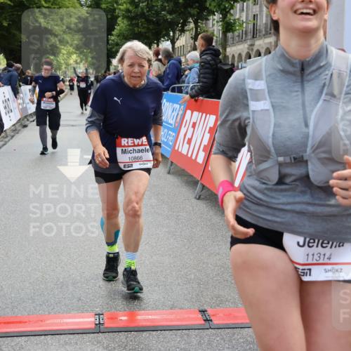 14.06.2026 - REWE Women's Run Strokosch-Dieckow http://msf.ph/oto/9787648 14.06.2026 10:18:22 Ziel 10141, 10515, 10707, 10851, 10865, 10866, 11189, 11314 meine-sportfotos.de