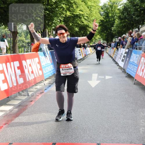 14.06.2026 - REWE Women's Run Strokosch-Dieckow http://msf.ph/oto/9787649 14.06.2026 10:18:26 Ziel 10141, 10515, 10707, 10851, 10865, 10866, 11314 meine-sportfotos.de