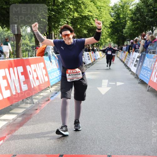 14.06.2026 - REWE Women's Run Strokosch-Dieckow http://msf.ph/oto/9787650 14.06.2026 10:18:26 Ziel 10141, 10515, 10707, 10851, 10865, 10866, 11314 meine-sportfotos.de