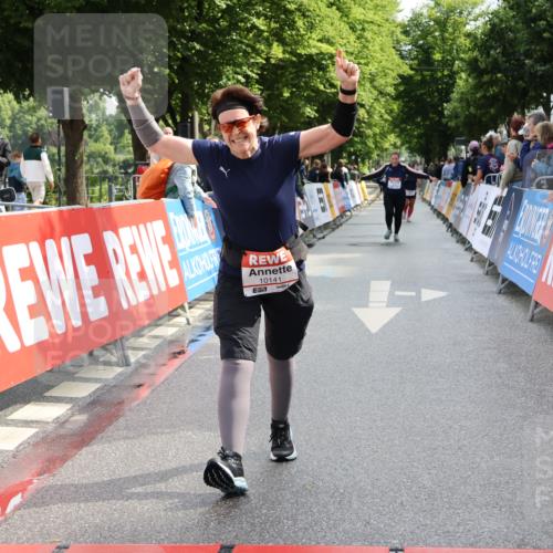14.06.2026 - REWE Women's Run Strokosch-Dieckow http://msf.ph/oto/9787651 14.06.2026 10:18:26 Ziel 10141, 10515, 10707, 10851, 10865, 10866, 11314 meine-sportfotos.de