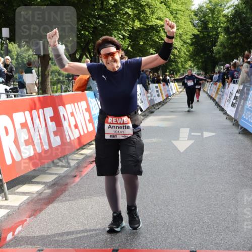 14.06.2026 - REWE Women's Run Strokosch-Dieckow http://msf.ph/oto/9787654 14.06.2026 10:18:26 Ziel 10141, 10515, 10707, 10851, 10865, 10866, 11314 meine-sportfotos.de