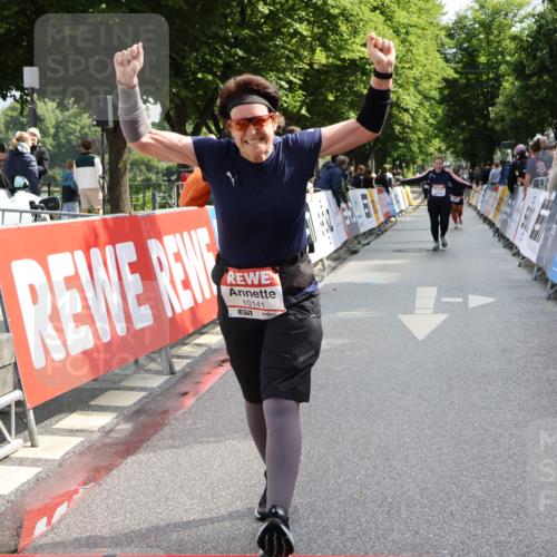 14.06.2026 - REWE Women's Run Strokosch-Dieckow http://msf.ph/oto/9787656 14.06.2026 10:18:26 Ziel 10141, 10515, 10707, 10851, 10865, 10866, 11314 meine-sportfotos.de