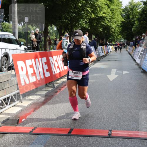 14.06.2026 - REWE Women's Run Strokosch-Dieckow http://msf.ph/oto/9787666 14.06.2026 10:18:37 Ziel 10684, 10864 meine-sportfotos.de