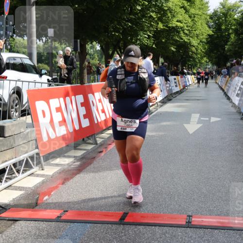 14.06.2026 - REWE Women's Run Strokosch-Dieckow http://msf.ph/oto/9787668 14.06.2026 10:18:37 Ziel 10684, 10864 meine-sportfotos.de