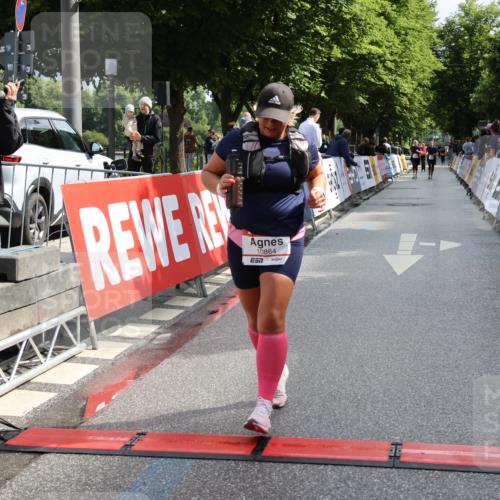 14.06.2026 - REWE Women's Run Strokosch-Dieckow http://msf.ph/oto/9787669 14.06.2026 10:18:37 Ziel 10684, 10864 meine-sportfotos.de