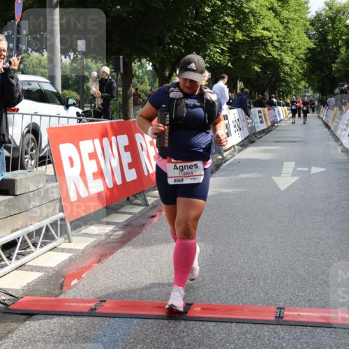14.06.2026 - REWE Women's Run Strokosch-Dieckow http://msf.ph/oto/9787670 14.06.2026 10:18:37 Ziel 10684, 10864 meine-sportfotos.de