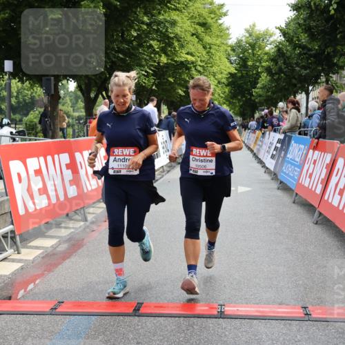 14.06.2026 - REWE Women's Run Strokosch-Dieckow http://msf.ph/oto/9787671 14.06.2026 10:18:51 Ziel 10506, 11100 meine-sportfotos.de