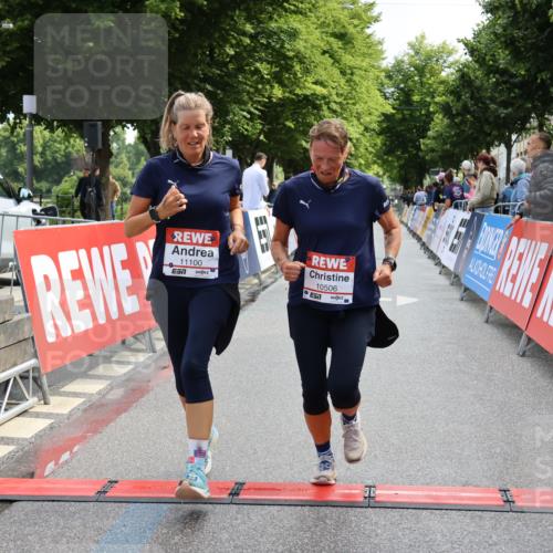 14.06.2026 - REWE Women's Run Strokosch-Dieckow http://msf.ph/oto/9787674 14.06.2026 10:18:51 Ziel 10506, 11100 meine-sportfotos.de