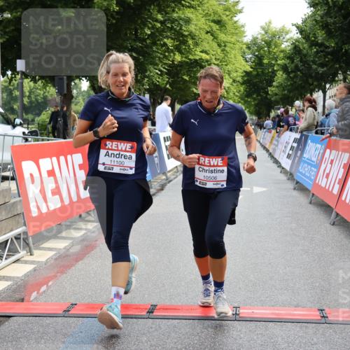 14.06.2026 - REWE Women's Run Strokosch-Dieckow http://msf.ph/oto/9787675 14.06.2026 10:18:51 Ziel 10506, 11100 meine-sportfotos.de