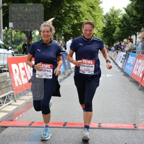 14.06.2026 - REWE Women's Run Strokosch-Dieckow http://msf.ph/oto/9787677 14.06.2026 10:18:51 Ziel 10506, 11100 meine-sportfotos.de