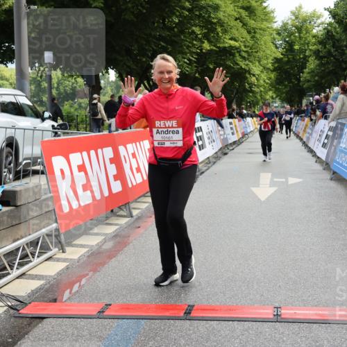 14.06.2026 - REWE Women's Run Strokosch-Dieckow http://msf.ph/oto/9787679 14.06.2026 10:19:05 Ziel 10161 meine-sportfotos.de