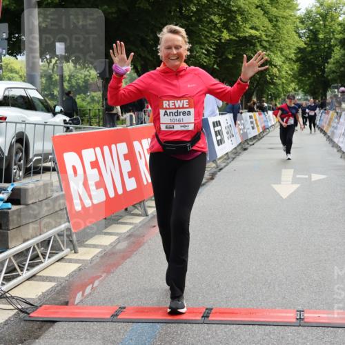 14.06.2026 - REWE Women's Run Strokosch-Dieckow http://msf.ph/oto/9787680 14.06.2026 10:19:05 Ziel 10161 meine-sportfotos.de
