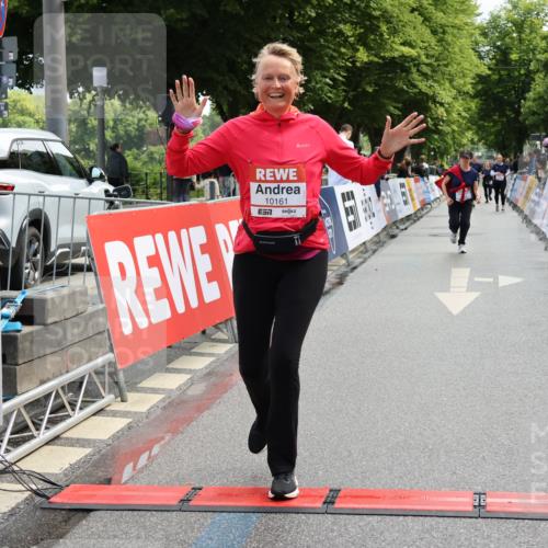 14.06.2026 - REWE Women's Run Strokosch-Dieckow http://msf.ph/oto/9787681 14.06.2026 10:19:05 Ziel 10161 meine-sportfotos.de