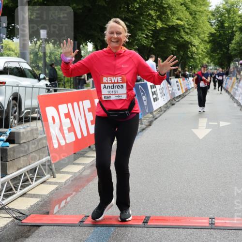 14.06.2026 - REWE Women's Run Strokosch-Dieckow http://msf.ph/oto/9787683 14.06.2026 10:19:05 Ziel 10161 meine-sportfotos.de