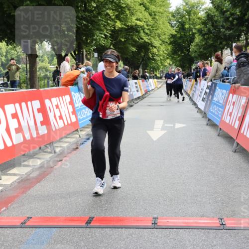 14.06.2026 - REWE Women's Run Strokosch-Dieckow http://msf.ph/oto/9787688 14.06.2026 10:19:10 Ziel 10161, 11392 meine-sportfotos.de