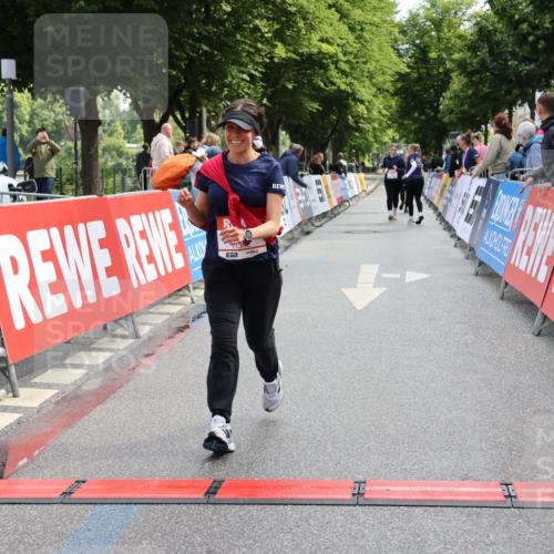 14.06.2026 - REWE Women's Run Strokosch-Dieckow http://msf.ph/oto/9787690 14.06.2026 10:19:10 Ziel 10161, 11392 meine-sportfotos.de