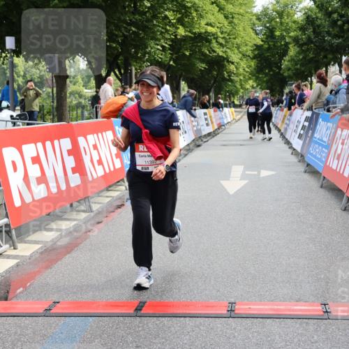 14.06.2026 - REWE Women's Run Strokosch-Dieckow http://msf.ph/oto/9787691 14.06.2026 10:19:10 Ziel 10161, 11392 meine-sportfotos.de