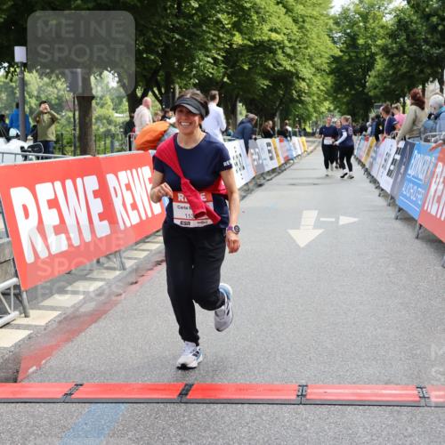 14.06.2026 - REWE Women's Run Strokosch-Dieckow http://msf.ph/oto/9787692 14.06.2026 10:19:10 Ziel 10161, 11392 meine-sportfotos.de