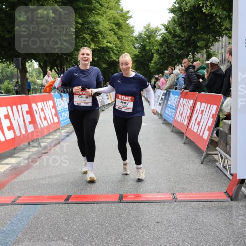 14.06.2026 - REWE Women's Run Strokosch-Dieckow http://msf.ph/oto/9787699 14.06.2026 10:19:17 Ziel 10354, 11094, 11392, 11466 meine-sportfotos.de