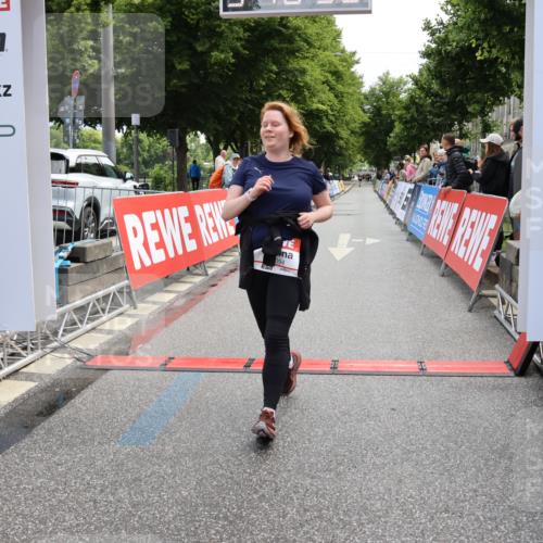 14.06.2026 - REWE Women's Run Strokosch-Dieckow http://msf.ph/oto/9787709 14.06.2026 10:19:20 Ziel 10354, 11094, 11466 meine-sportfotos.de