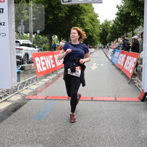 14.06.2026 - REWE Women's Run Strokosch-Dieckow http://msf.ph/oto/9787710 14.06.2026 10:19:20 Ziel 10354, 11094, 11466 meine-sportfotos.de