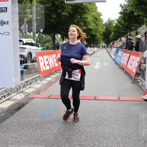14.06.2026 - REWE Women's Run Strokosch-Dieckow http://msf.ph/oto/9787712 14.06.2026 10:19:20 Ziel 10354, 11094, 11466 meine-sportfotos.de