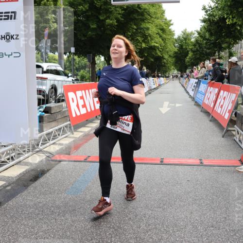14.06.2026 - REWE Women's Run Strokosch-Dieckow http://msf.ph/oto/9787713 14.06.2026 10:19:20 Ziel 10354, 11094, 11466 meine-sportfotos.de