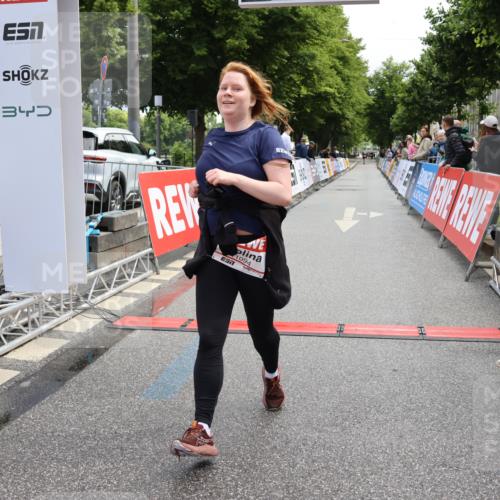14.06.2026 - REWE Women's Run Strokosch-Dieckow http://msf.ph/oto/9787714 14.06.2026 10:19:20 Ziel 10354, 11094, 11466 meine-sportfotos.de