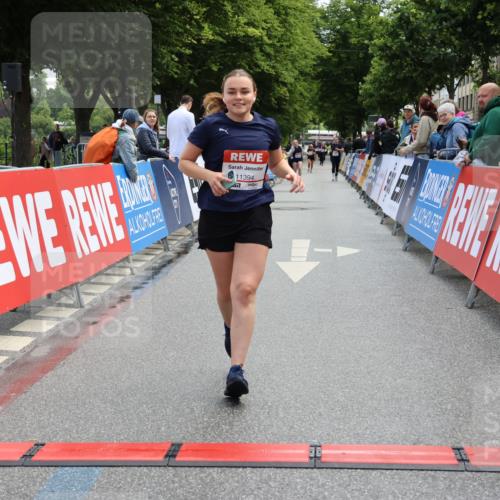 14.06.2026 - REWE Women's Run Strokosch-Dieckow http://msf.ph/oto/9787715 14.06.2026 10:19:53 Ziel 11394 meine-sportfotos.de