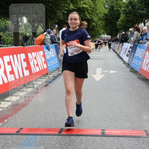 14.06.2026 - REWE Women's Run Strokosch-Dieckow http://msf.ph/oto/9787720 14.06.2026 10:19:53 Ziel 11394 meine-sportfotos.de