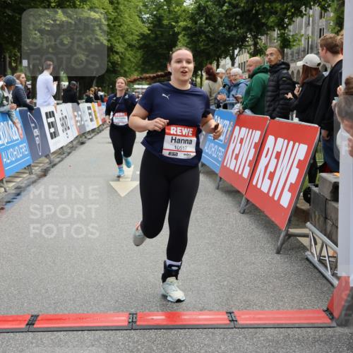 14.06.2026 - REWE Women's Run Strokosch-Dieckow http://msf.ph/oto/9787722 14.06.2026 10:20:07 Ziel 10517, 10592, 10748, 11024 meine-sportfotos.de