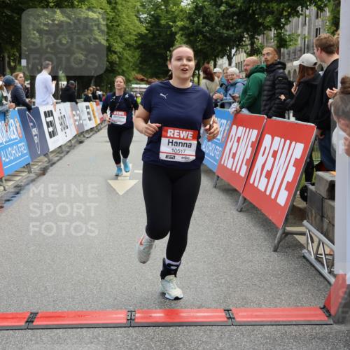 14.06.2026 - REWE Women's Run Strokosch-Dieckow http://msf.ph/oto/9787723 14.06.2026 10:20:07 Ziel 10517, 10592, 10748, 11024 meine-sportfotos.de