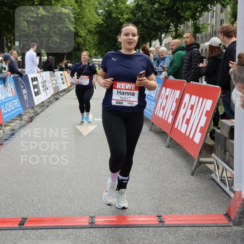 14.06.2026 - REWE Women's Run Strokosch-Dieckow http://msf.ph/oto/9787724 14.06.2026 10:20:07 Ziel 10517, 10592, 10748, 11024 meine-sportfotos.de