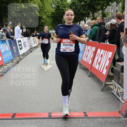14.06.2026 - REWE Women's Run Strokosch-Dieckow http://msf.ph/oto/9787725 14.06.2026 10:20:07 Ziel 10517, 10592, 10748, 11024 meine-sportfotos.de