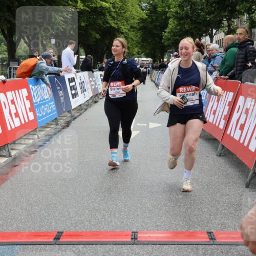 14.06.2026 - REWE Women's Run Strokosch-Dieckow http://msf.ph/oto/9787727 14.06.2026 10:20:09 Ziel 10517, 10592, 10748, 11024 meine-sportfotos.de
