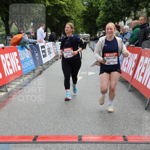 14.06.2026 - REWE Women's Run Strokosch-Dieckow http://msf.ph/oto/9787728 14.06.2026 10:20:09 Ziel 10517, 10592, 10748, 11024 meine-sportfotos.de