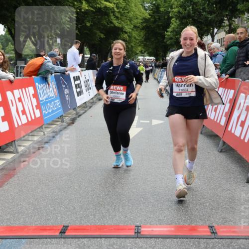 14.06.2026 - REWE Women's Run Strokosch-Dieckow http://msf.ph/oto/9787731 14.06.2026 10:20:09 Ziel 10517, 10592, 10748, 11024 meine-sportfotos.de