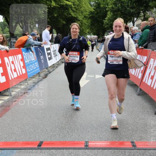 14.06.2026 - REWE Women's Run Strokosch-Dieckow http://msf.ph/oto/9787732 14.06.2026 10:20:09 Ziel 10517, 10592, 10748, 11024 meine-sportfotos.de