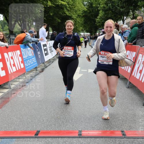 14.06.2026 - REWE Women's Run Strokosch-Dieckow http://msf.ph/oto/9787733 14.06.2026 10:20:09 Ziel 10517, 10592, 10748, 11024 meine-sportfotos.de