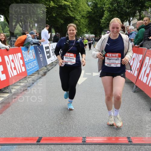 14.06.2026 - REWE Women's Run Strokosch-Dieckow http://msf.ph/oto/9787735 14.06.2026 10:20:09 Ziel 10517, 10592, 10748, 11024 meine-sportfotos.de